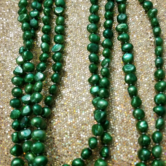 Super long, 100 inch green pearl necklace - Picture 6 of 8